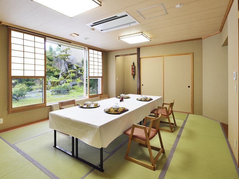 庭の見える小宴会場